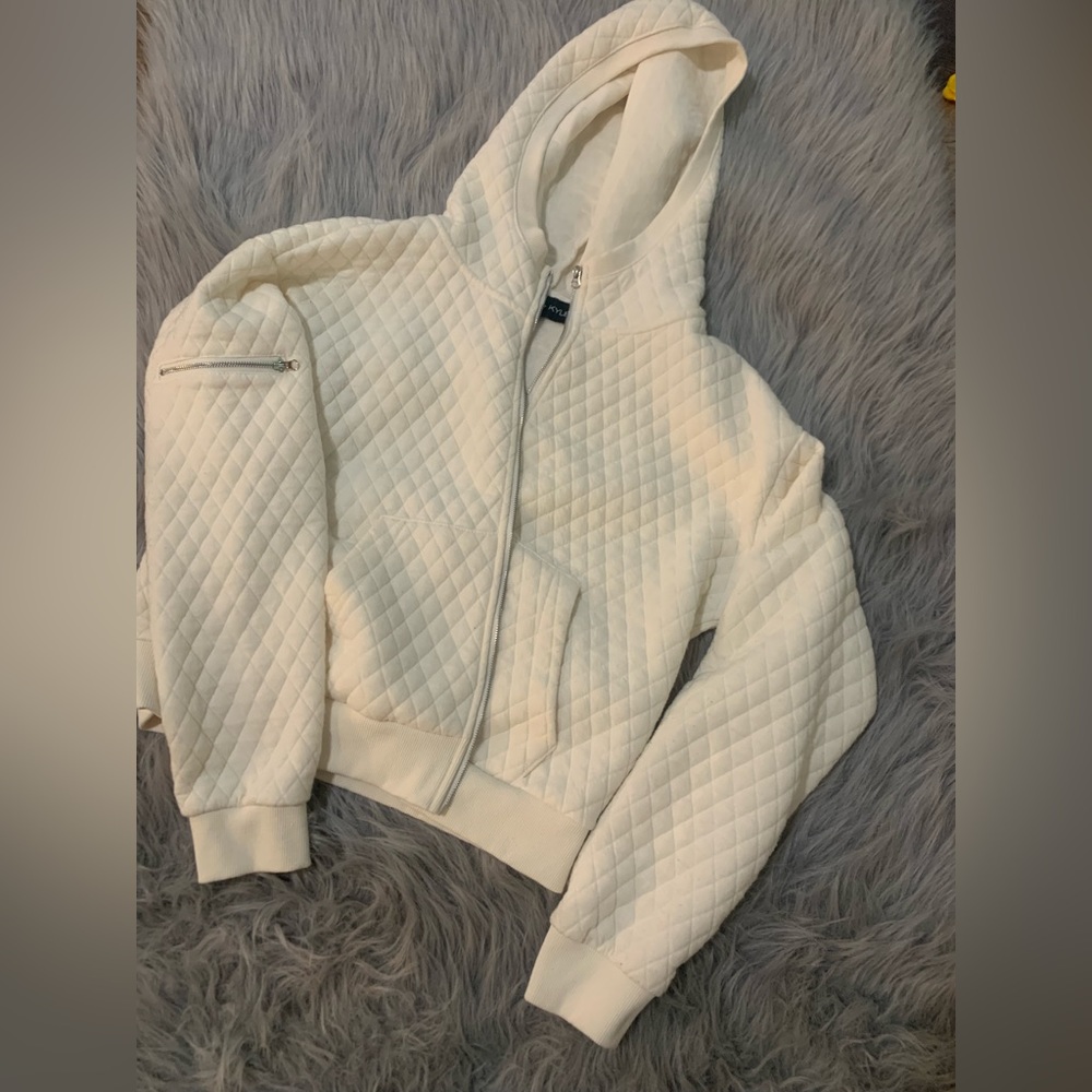 Kendall & Kylie white quilted jacket. White hooded coat size M-L